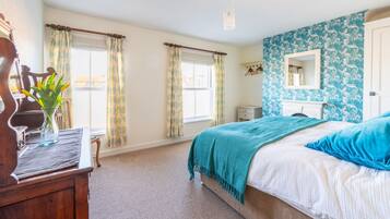 2 bedrooms, iron/ironing board, Internet, bed sheets