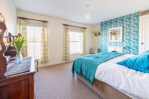 2 bedrooms, iron/ironing board, Internet, bed sheets