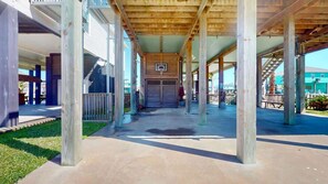 Property grounds - Adios Beachachos (Bolivar Peninsula)