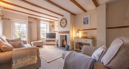 A delightful mid-terrace Victorian cottage only a short drive from the coast!