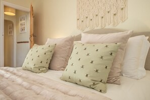 1 dormitorio, tabla de planchar con plancha, Internet y ropa de cama