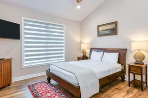 4 bedrooms, iron/ironing board, WiFi, bed sheets