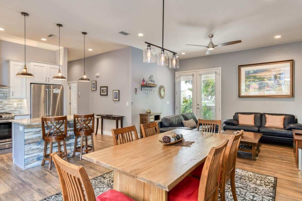Photo 5 of Big 4 bedroom house walkable to downtown