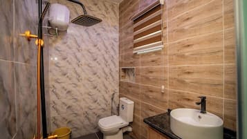 Economy Room, Balcony, City View | Bathroom | Hair dryer, towels, soap, shampoo