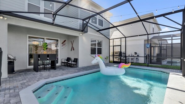 Piscine intérieure