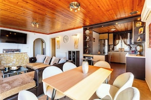 TV, fireplace, DVD player, offices