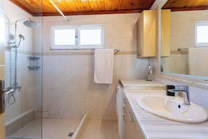 Shower, hair dryer, shampoo - Filiatra Prive Escape - Seaview & Nature Serenity (Filiatra)
