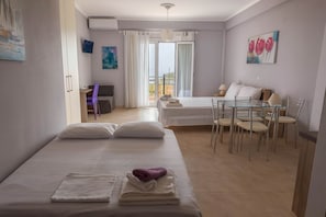 1 chambre, fer et planche Ă repasser, lit parapluie, Wi-Fi