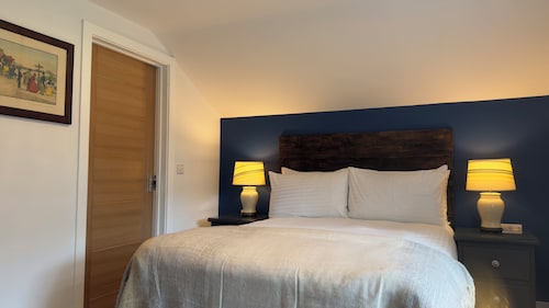 Stylish Studio with Kitchenette - Double En-suite