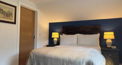 Stylish Studio with Kitchenette - Double En-suite