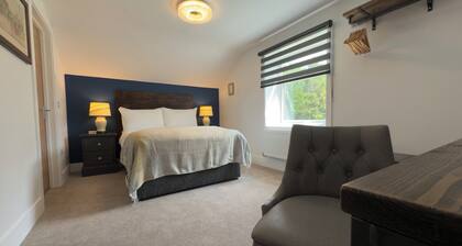 Stylish Studio with Kitchenette - Double En-suite