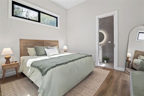 3 chambres, fer et planche à repasser, Wi-Fi, draps fournis