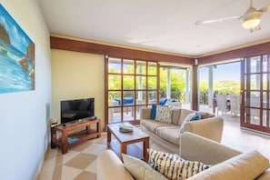 TV - Blue Bay Hideaway - Just Steps from the Beach (Willemstad)