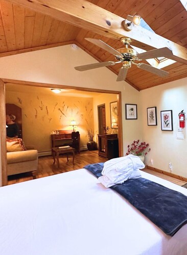 Chiming Bells Suite at RiverSong Inn in Estes Park - Riverside in Rocky Mountain National Park