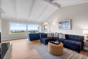 Smart TV, fireplace - 3970 Wave Watcher - Panoramic Oceanfront Bay Views (Pacific Grove)