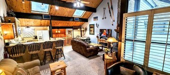 Premier 3BR Mountain Retreat – Walk to Snow Summit Ski Resort