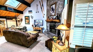 TV, fireplace