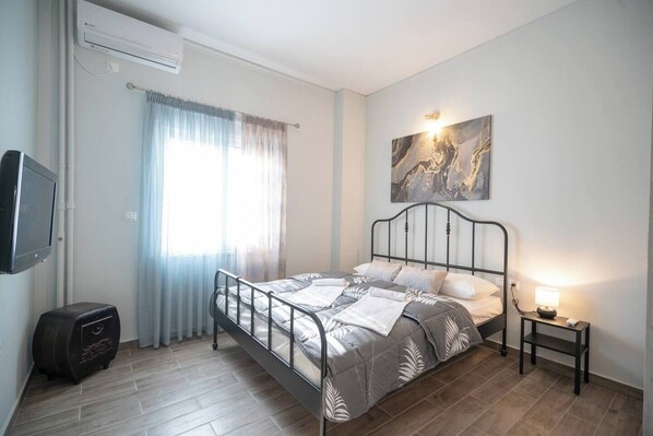 1 chambre, fer et planche à repasser, Wi-Fi, literie fournie