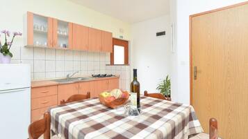 Apartment, 2 Schlafzimmer, Terrasse, Gartenblick | Esszimmer