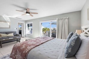 4 bedrooms, desk, travel cot, WiFi