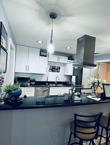 Minutes from New Orleans French Quarter and Bourbon St. 3-Bdrm house; AC, WiFi