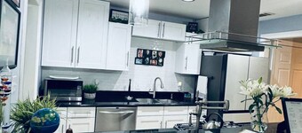 Minutes from New Orleans French Quarter and Bourbon St. 3-Bdrm house; AC, WiFi