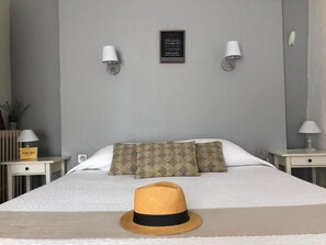 Habitación cuádruple, vistas a la ciudad | Wifi gratis