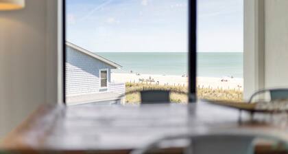 Fully Renovated Ocean Views, Pool, STEPS to Beach, Restaurants, Shops