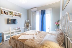 1 bedroom, iron/ironing board, WiFi, bed sheets - Athens center 2 persons flat by MPS (Athina)