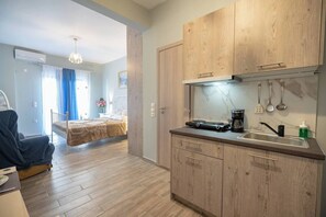 1 bedroom, iron/ironing board, WiFi, bed sheets - Athens center 2 persons flat by MPS (Athina)