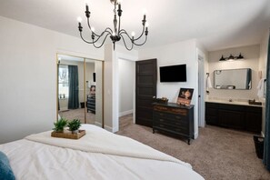 3 bedrooms, iron/ironing board, travel crib, WiFi