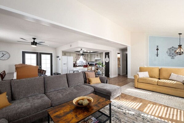 Televisie en een open haard