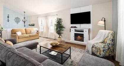 Family Getaway: Modern Farmhouse for Adventure!
