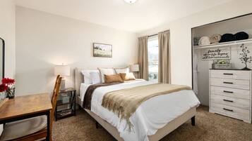 3 slaapkamers, een strijkplank/strijkijzer, reisbedje, wifi