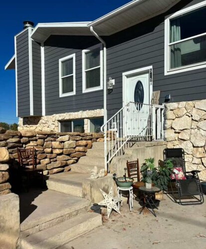 Family Getaway: Modern Farmhouse for Adventure!