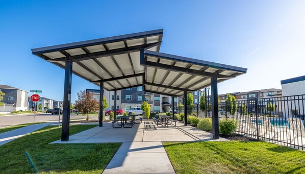 المنطقة المحيطة بالمنشأة