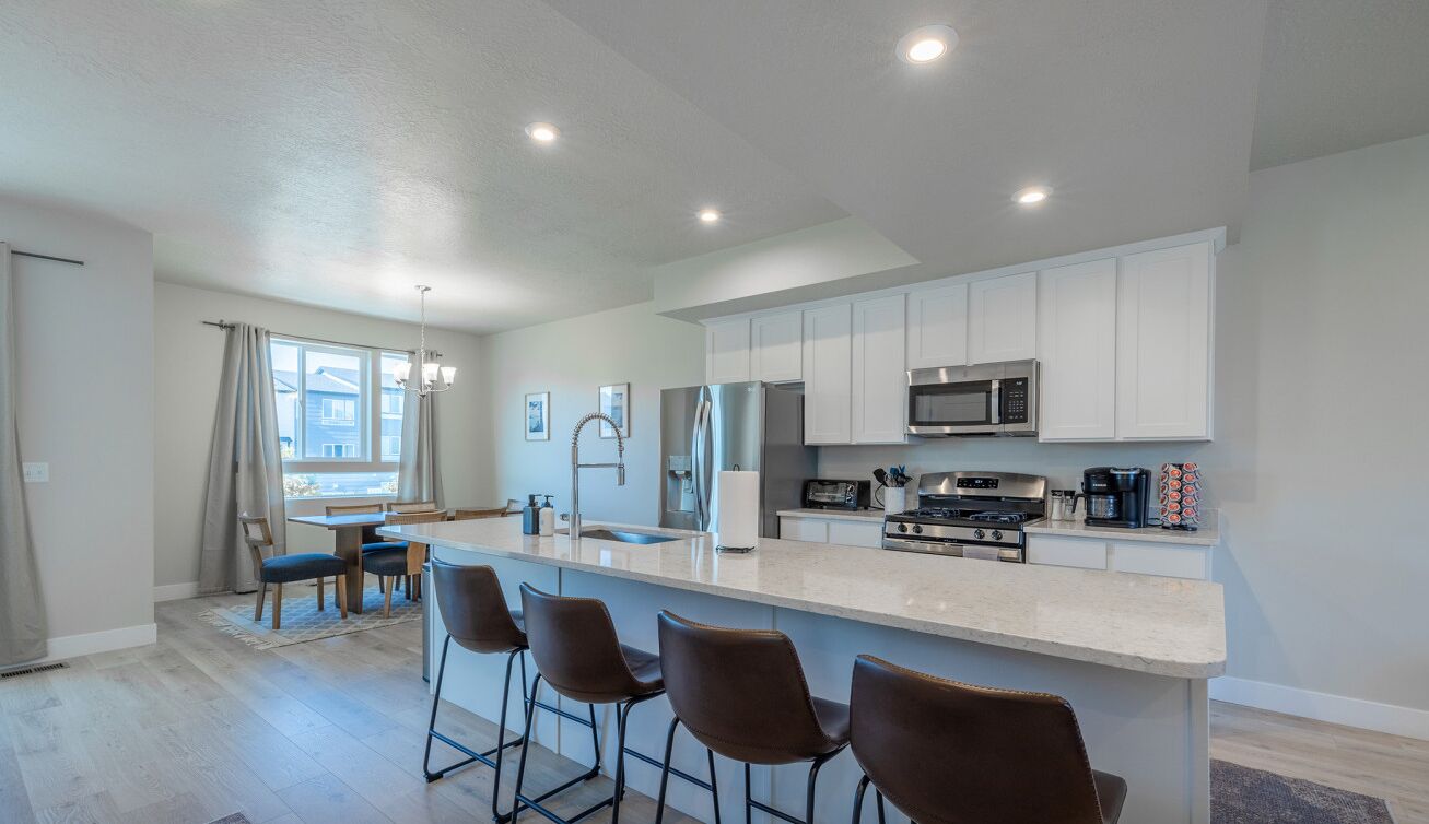 雪櫃、微波爐、焗爐、爐具