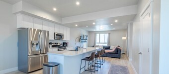 Newly Built Chic Utah Valley Gem l Theo