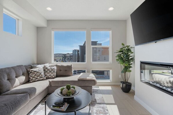 Televisor intel·ligent, llar de foc i videojocs 