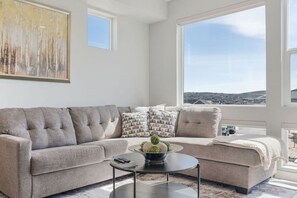 Smart TV, fireplace, video games