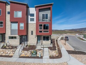 Exterior - Mountain Views · Hot Tub · Min to Ski Resorts (Park City)