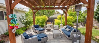 Near Ski Resorts • Hot Tub • Backyard