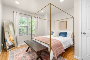 4 bedrooms, desk, iron/ironing board, travel cot