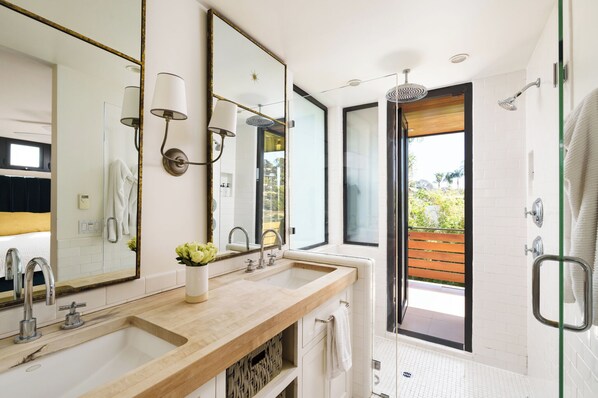 Shower, bidet, towels, soap