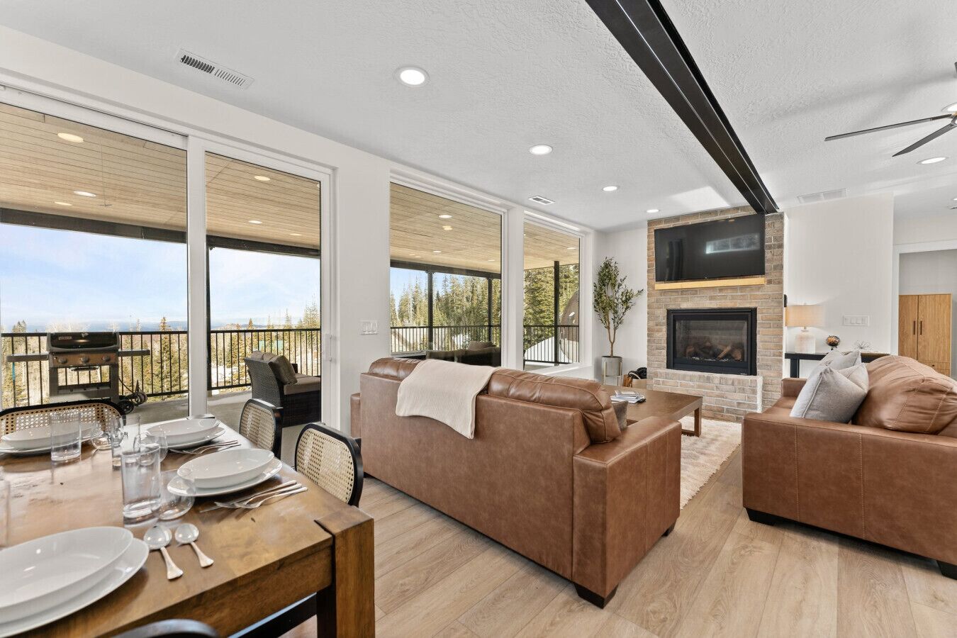 TV connectée, cheminée, baby-foot