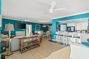 TV - Beachfront 3BR w/ wraparound balcony & resort pool (Panama City Beach)