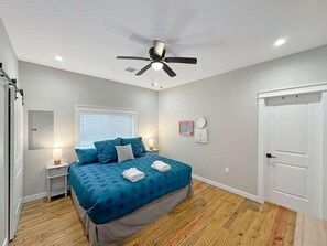 3 bedrooms, bed sheets - The Chilton House-Pickle Ball Court-2 bedroom plus loft, 2 bath, sleeps 7. (Crystal Beach)