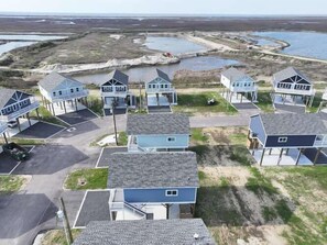 Exterior - The Chilton House-Pickle Ball Court-2 bedroom plus loft, 2 bath, sleeps 7. (Crystal Beach)