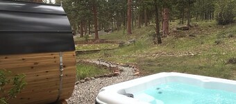 Pasque Flower Room at RiverSong Inn in Estes Park - Riverside in Rocky Mountain National Park