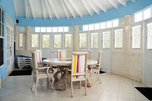 Villa, 4 chambres, fumeur, piscine privée | Restauration